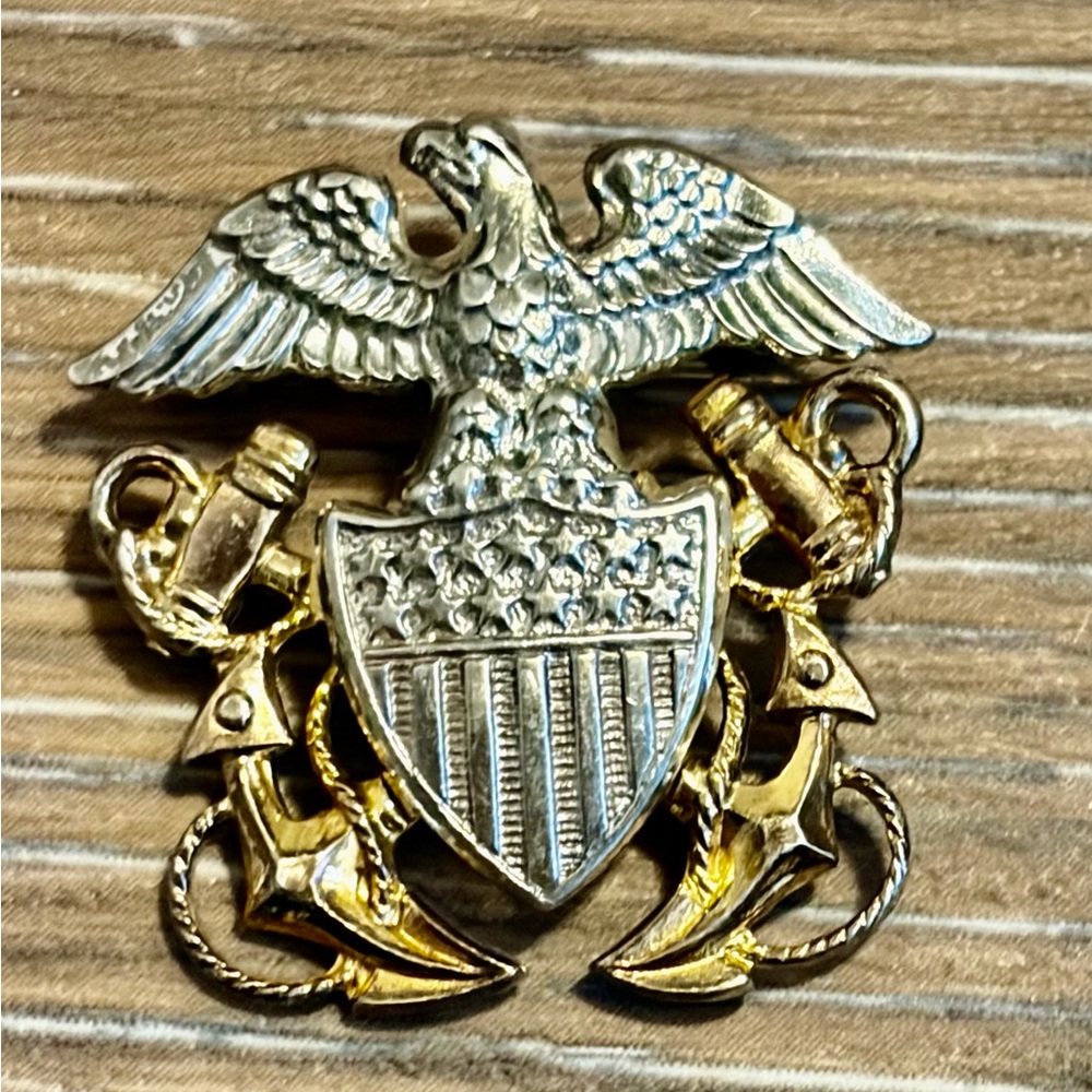 WWII 1/20 10K Gold & Sterling Navy Officer Hat Badge by Vanguard.